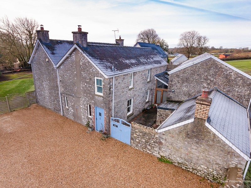 Church Farm, Ystradowen - Stunning design, characterful with modern feel