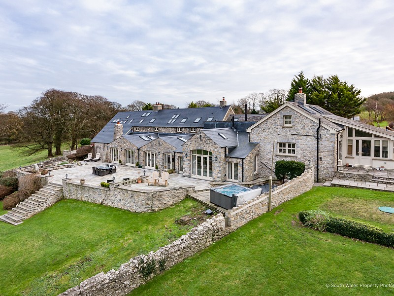 Ty Newydd Farm, Clemenstone - £1.75 million